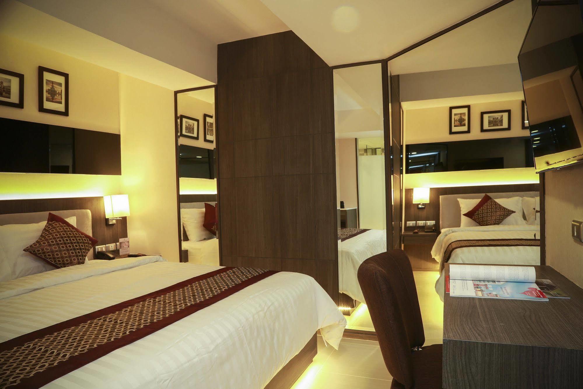 Double One By Aspira Hotel Banguecoque Exterior foto