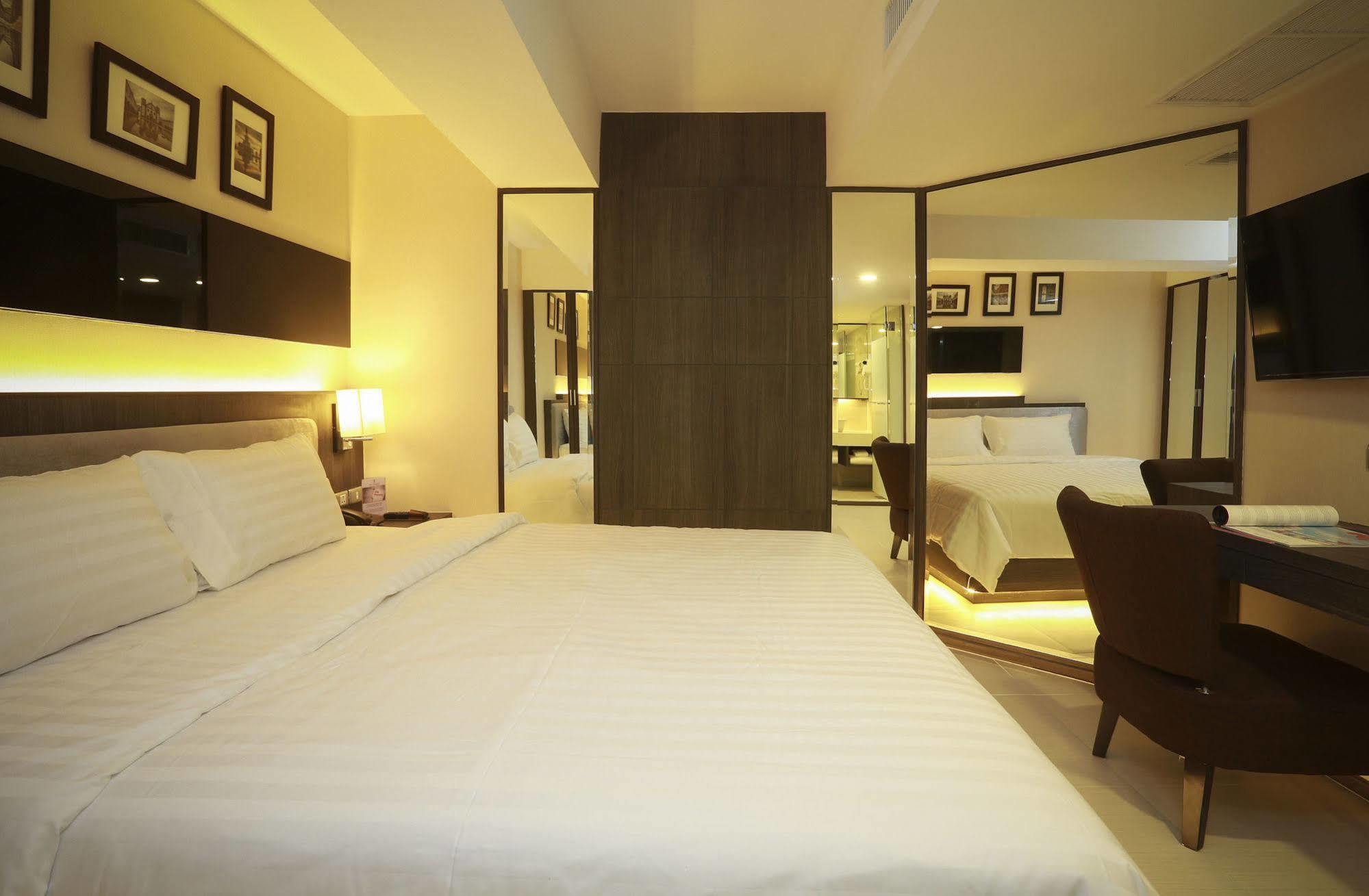 Double One By Aspira Hotel Banguecoque Exterior foto